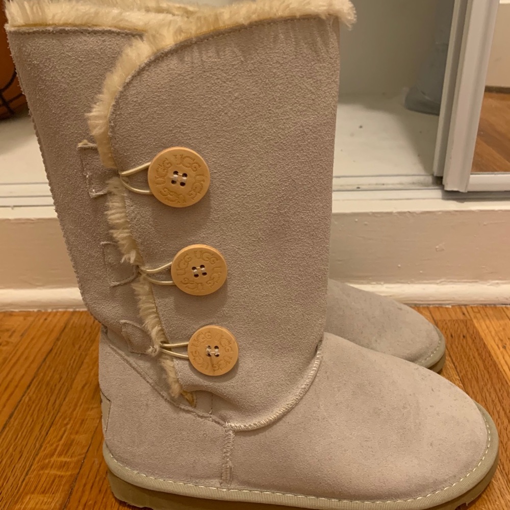 Size 9 classic UGG boots